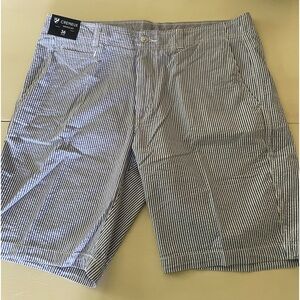 Cremeiux men’s shorts.  Size 36.  NWT